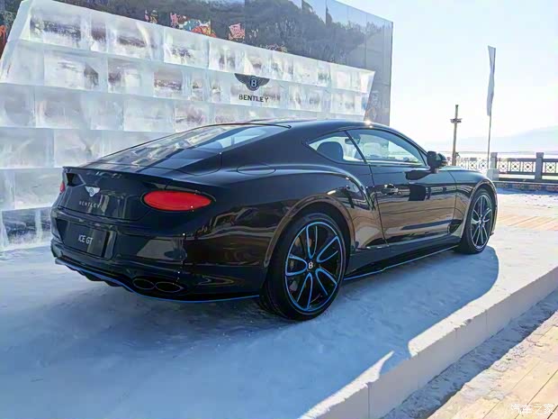 宾利 欧陆 2022款 V8 Ice GT