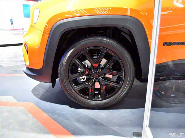 广汽菲克Jeep 自由侠 2019款 1.3T 夜鹰版 广汽菲克Jeep 自由侠 2019款 1.3T 夜鹰版