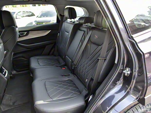 奇瑞汽車 瑞虎8 PLUS鯤鵬e+ 2022款 PHEV 1.5T風(fēng)范e+