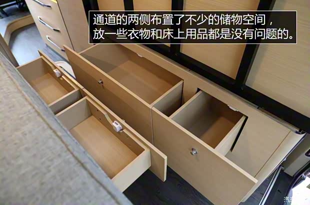 南京依维柯 依维柯欧胜 2018款 3.0T 自动客车14座手动门长轴高顶F1C 南京依维柯 依维柯欧胜 2018款 3.0T 自动客车14座手动门长轴高顶F1C