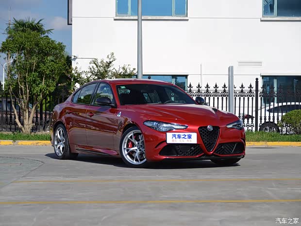 阿尔法·罗密欧 Giulia 2019款 2.9T 510HP 四叶草版