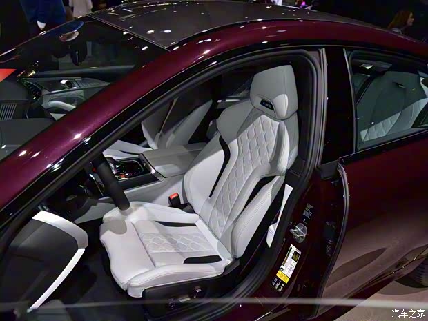 宝马M 宝马M8 2020款 M8 四门轿跑车 雷霆版