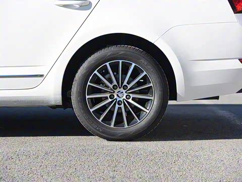 2019款 1.5L 自动豪华版 2019款 1.5L 自动豪华版