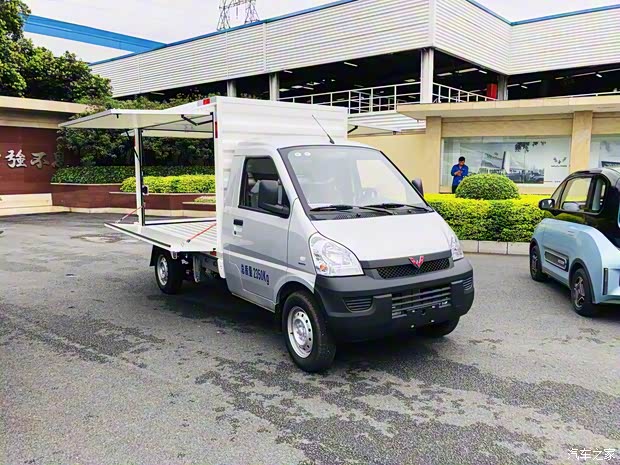 五菱工業(yè) 五菱榮光小卡翼開啟 2020款 1.5L單排翼開啟L3C