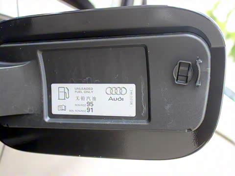 2019款 Plus A8L 50 TFSI quattro 豪华型 2019款 Plus A8L 50 TFSI quattro 豪华型