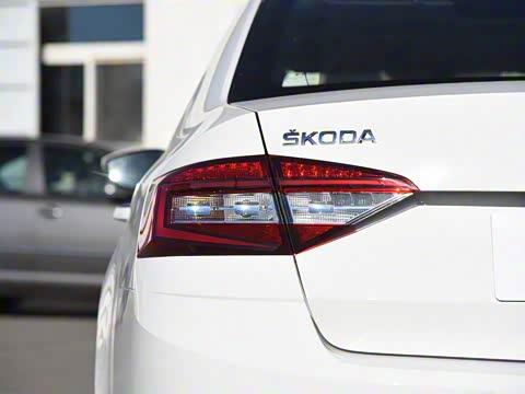 2019款 1.5L 自动豪华版 2019款 1.5L 自动豪华版