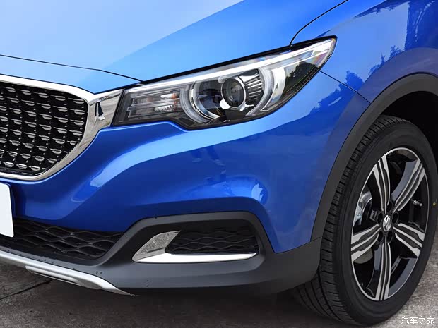 上汽集團(tuán) 名爵ZS 2018款 1.5L 手動(dòng)65寸巨幕天窗版