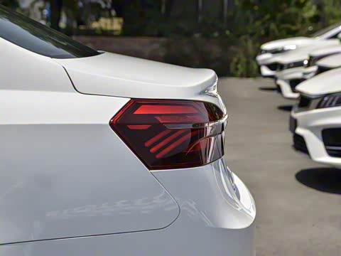 2019款 领军版 1.5L 手动向上互联型 国VI 2019款 领军版 1.5L 手动向上互联型 国VI