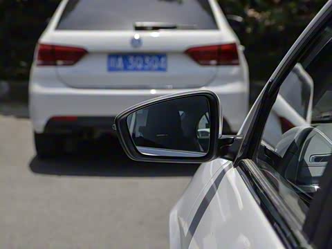 2019款 领军版 1.5L 手动向上互联型 国VI 2019款 领军版 1.5L 手动向上互联型 国VI