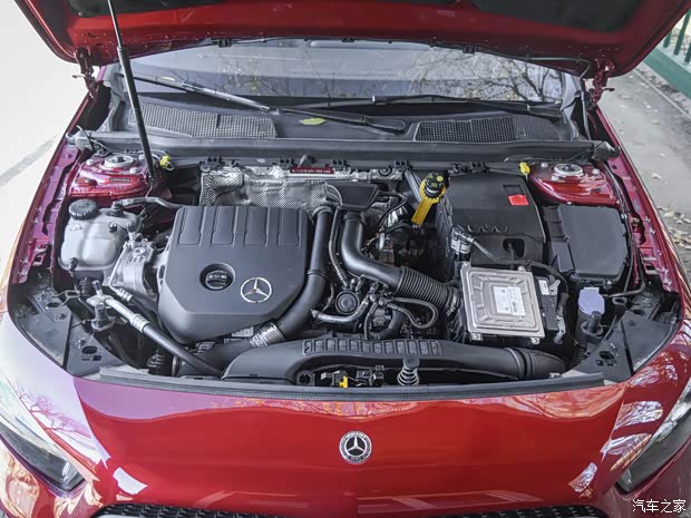 北京奔驰 奔驰A级 2019款 A 200 L 运动轿车 北京奔驰 奔驰A级 2019款 A 200 L 运动轿车