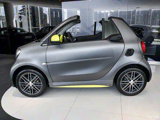 smart smart fortwo 2018款 0.9T 66千瓦敞篷耀目灰特別版
