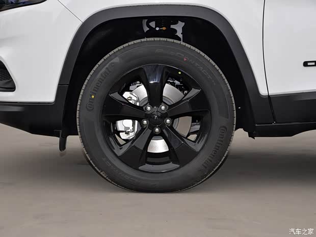 广汽菲克Jeep 自由光 2020款 2.0T 四驱夜鹰版