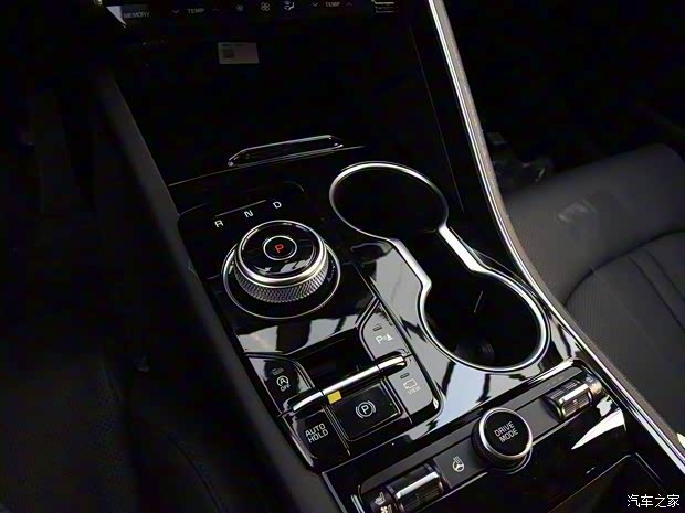 东风悦达起亚 起亚K5 2020款 韩版展车