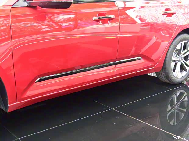 上汽通用五菱 新宝骏RC-5 2020款 RC-5w 基本型