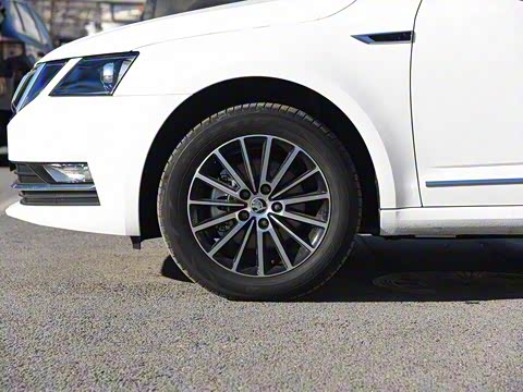 2019款 1.5L 自动豪华版 2019款 1.5L 自动豪华版