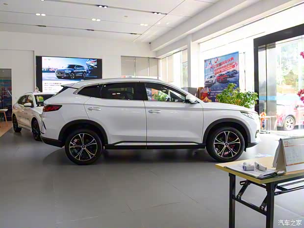 比亚迪 宋PLUS 2020款 1.5T 自动旗舰型