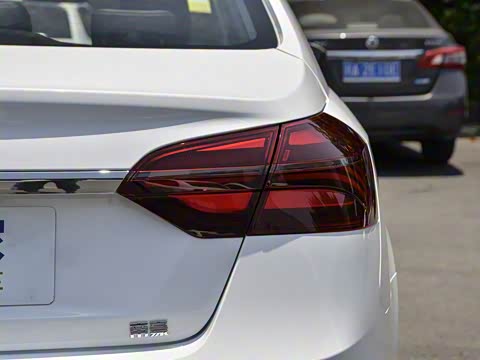 2019款 领军版 1.5L 手动向上互联型 国VI 2019款 领军版 1.5L 手动向上互联型 国VI