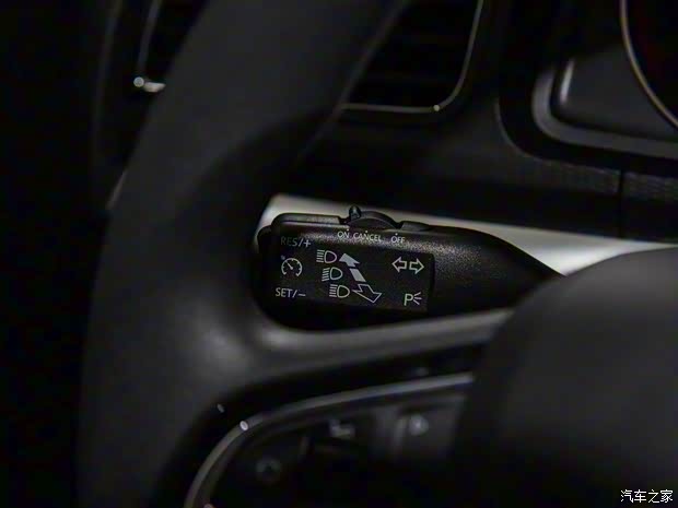 上汽斯柯达 柯米克 2018款 1.5L 自动舒适版