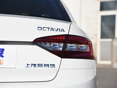 2019款 1.5L 自动豪华版 2019款 1.5L 自动豪华版