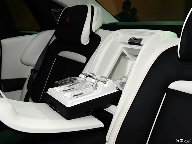 劳斯莱斯 古思特 2021款 6.7T 长轴距版 劳斯莱斯 古思特 2021款 6.7T 长轴距版