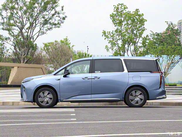 上汽大通 上汽大通MAXUS MIFA 9 2022款 锦绣高山 上汽大通 上汽大通MAXUS MIFA 9 2022款 锦绣高山