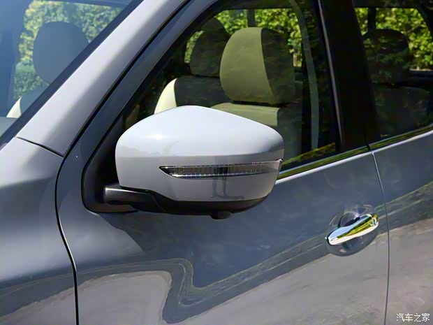 郑州日产 锐骐7 2022款 2.3T自动四驱柴油旗舰型M9T