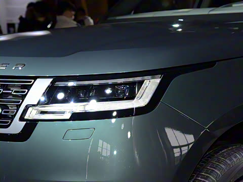 2023款 3.0 L6 400PS 典范加长版 2023款 3.0 L6 400PS 典范加长版