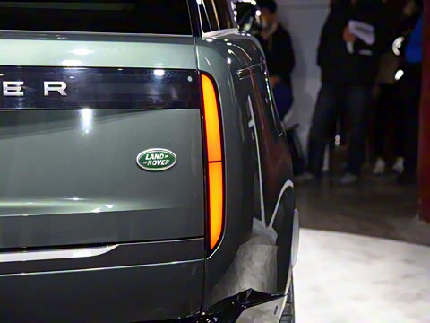 2023款 3.0 L6 400PS 典范加长版 2023款 3.0 L6 400PS 典范加长版