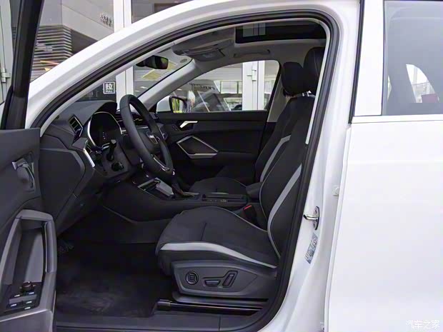 一汽奧迪 奧迪Q3 2023款 35 TFSI 時(shí)尚動(dòng)感型（1.5T）