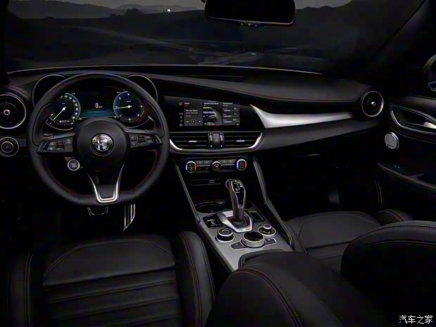 阿尔法·罗密欧 Giulia朱丽叶 2023款 Competizione 阿尔法·罗密欧 Giulia朱丽叶 2023款 Competizione