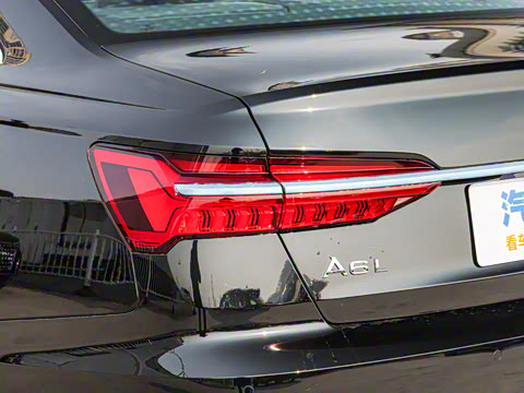 2025款 40 TFSI 豪华动感型 2025款 40 TFSI 豪华动感型