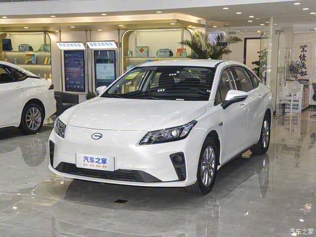埃安 AION S 2023款 炫 530 48.67kWh 磷酸鐵鋰 埃安 AION S 2023款 炫 530 48.67kWh 磷酸鐵鋰