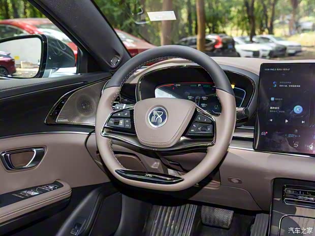 比亚迪 汉 2022款 EV 创世版 715KM前驱旗舰型