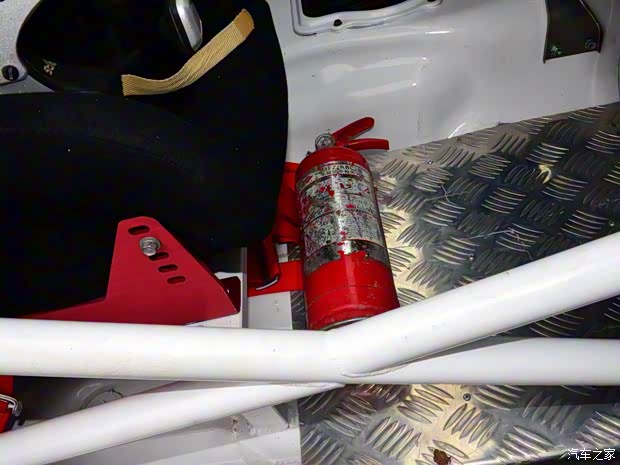 鄭州日產(chǎn) 納瓦拉 2017款 2.5L手動四驅(qū)旗艦版QR25