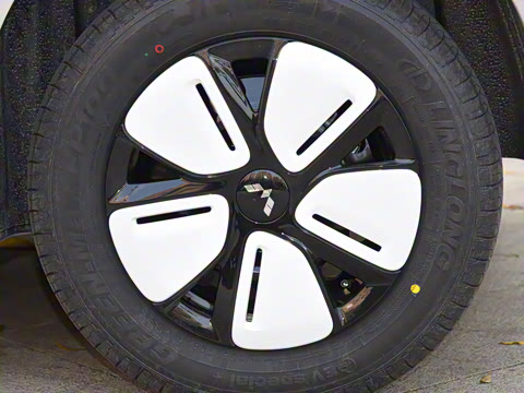 2025款 四门版 臻享+款 2025款 四门版 臻享+款