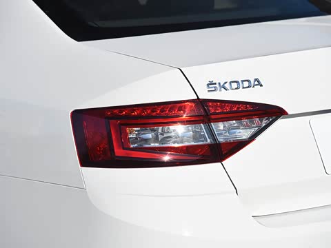 2019款 1.5L 自动豪华版 2019款 1.5L 自动豪华版