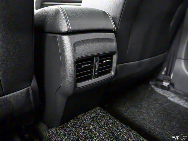 上汽集團(tuán) 榮威i6 2019款 PLUS 1.6L CVT 4G互聯(lián)榮耀旗艦版