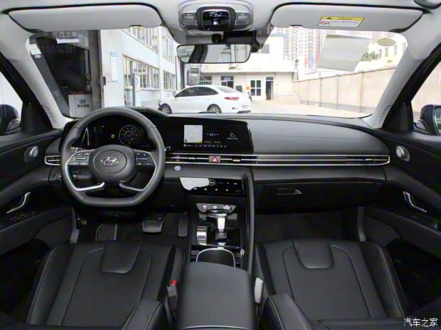 北京现代 伊兰特 2021款 1.5L LUX尊贵版