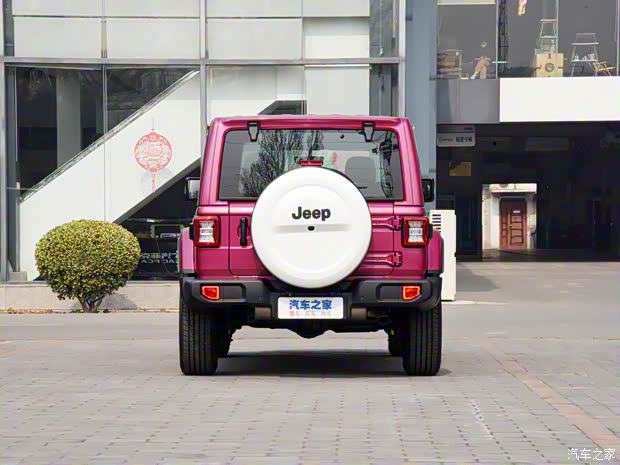 Jeep(进口) 牧马人 2022款 2.0T 高地巴哈马沙滩粉特别版