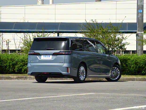 岚图汽车 梦想家 2022款 低碳版 梦+智享包 岚图汽车 梦想家 2022款 低碳版 梦+智享包