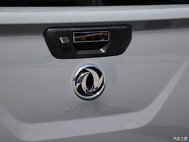 郑州日产 锐骐7 2022款 2.3T自动四驱柴油旗舰型M9T