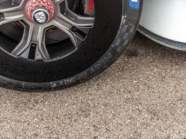 保時(shí)捷 Mission R 2021款 基本型