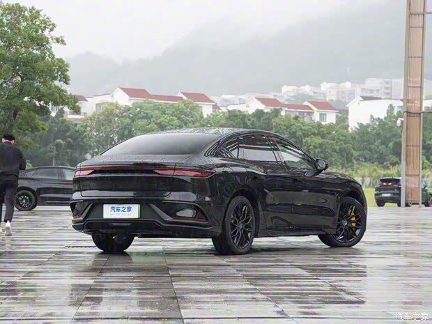 比亚迪 汉 2023款 DM-p 202KM 四驱旗舰型 比亚迪 汉 2023款 DM-p 202KM 四驱旗舰型