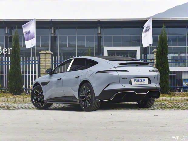 阿維塔科技 阿維塔12 2023款 650 三激光四驅(qū)性能版