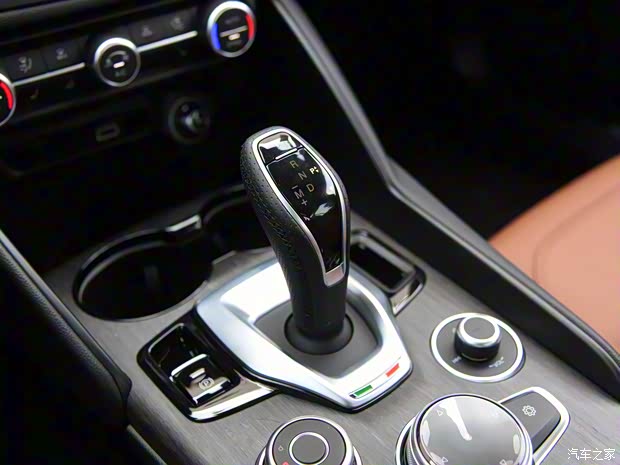 阿爾法·羅密歐 Giulia 2022款 2.0T 280HP Ti 駕控版