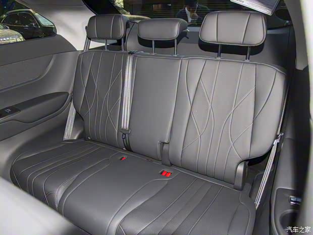 小鵬汽車 小鵬X9 2023款 前驅(qū) 磷酸鐵鋰