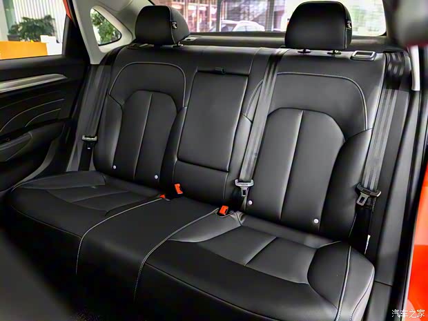 上汽集團(tuán) 榮威i6 2019款 PLUS 1.6L CVT 4G互聯(lián)榮耀旗艦版