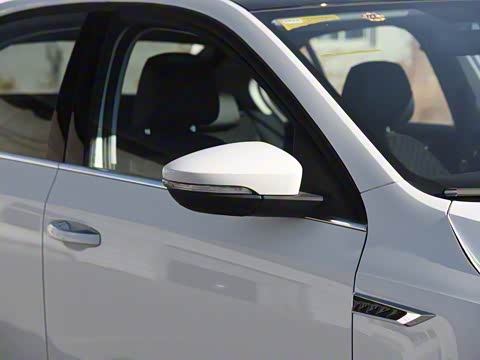 2019款 1.5L 自动豪华版 2019款 1.5L 自动豪华版