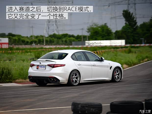 阿尔法·罗密欧 Giulia 2017款 2.9T 510HP 四叶草版