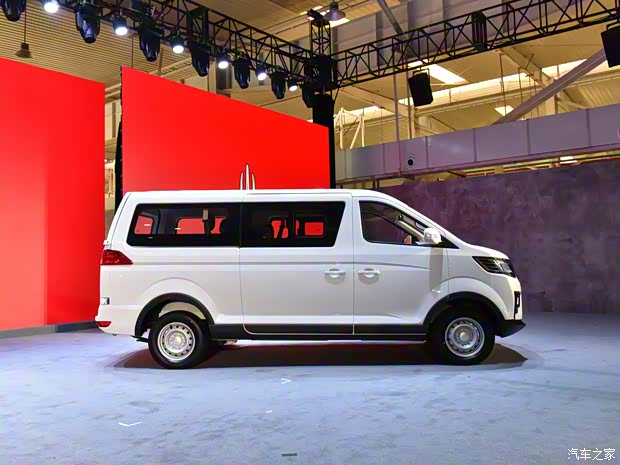 北汽瑞翔 博騰V2 2022款 1.5L客車舒適型